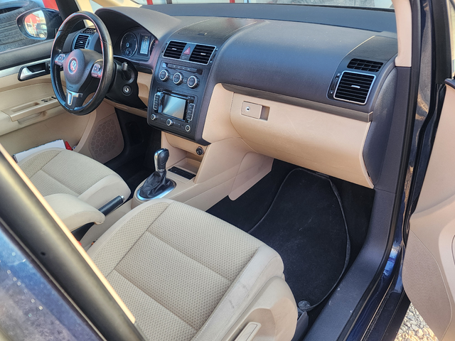 VW Touran 1.6TDI DSG - автомобили, коли, обяви за нови и употребявани 6