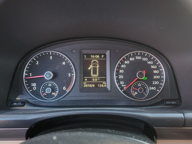 VW Touran 1.6TDI DSG - автомобили, коли, обяви за нови и употребявани 7