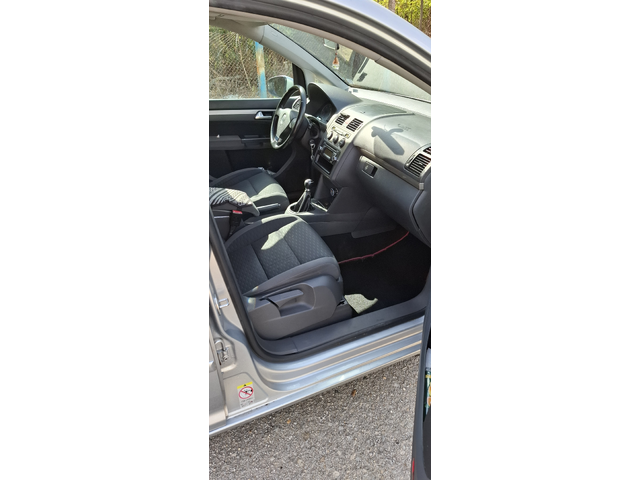 VW Touran 1.9 TDI 105 - автомобили, коли, обяви за нови и употребявани 2