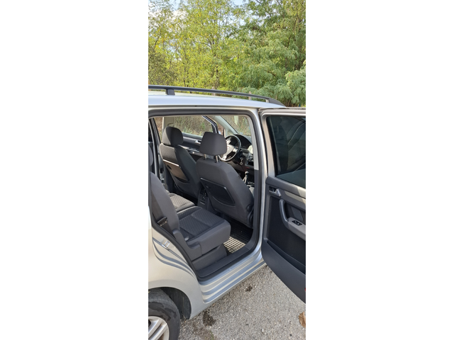 VW Touran 1.9 TDI 105 - автомобили, коли, обяви за нови и употребявани 8
