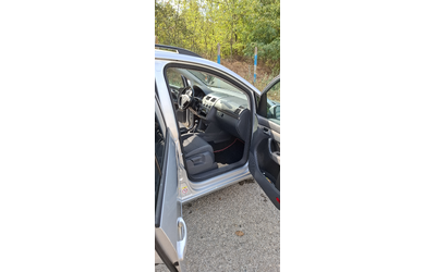 VW Touran 1.9 TDI 105 - автомобили, коли, обяви за нови и употребявани 9