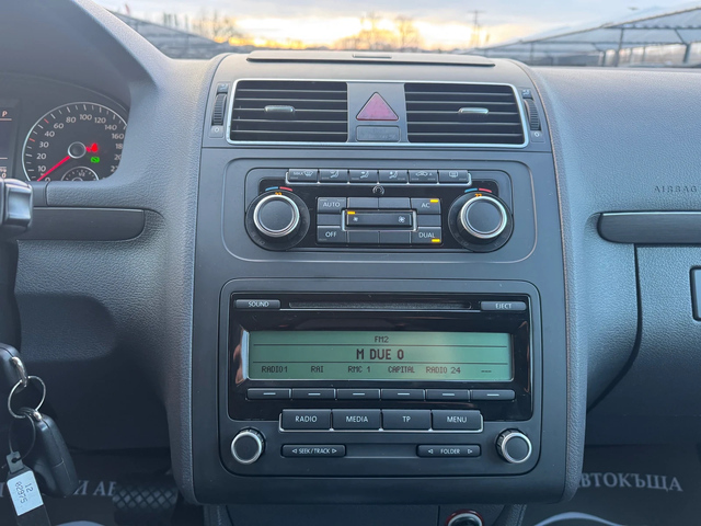 VW Touran 1.6TDI-АВТОМАТИК- - автомобили, коли, обяви за нови и употребявани 11