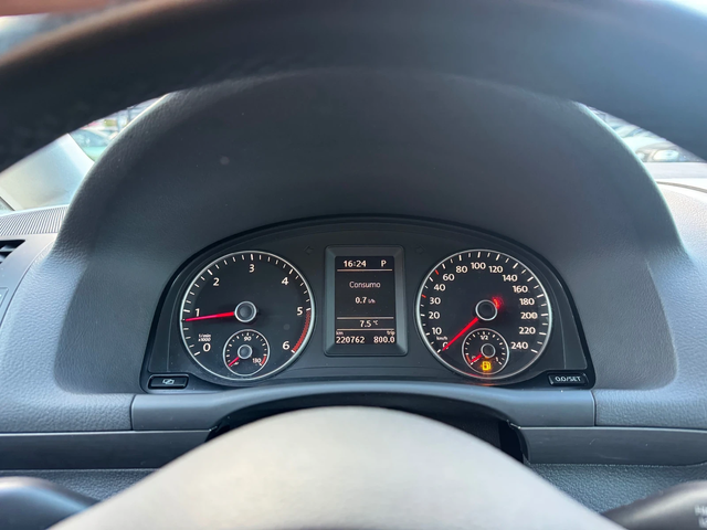 VW Touran 1.6TDI-АВТОМАТИК- - автомобили, коли, обяви за нови и употребявани 13