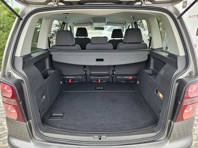 VW Touran 2.0i-109кс= ФАБРИЧЕН МЕТАН= FACELIFT= HIGHLINE - автомобили, коли, обяви за нови и употребявани 9