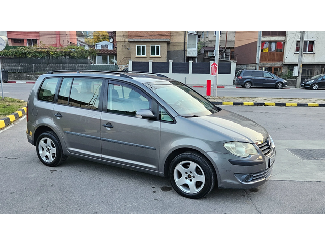 VW Touran 2.0 GAZ/ NAVIG/KLIMATRON/7mesta - автомобили, коли, обяви за нови и употребявани 8