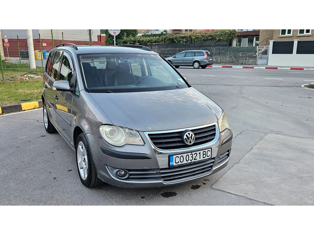 VW Touran 2.0 GAZ/ NAVIG/KLIMATRON/7mesta - автомобили, коли, обяви за нови и употребявани 9