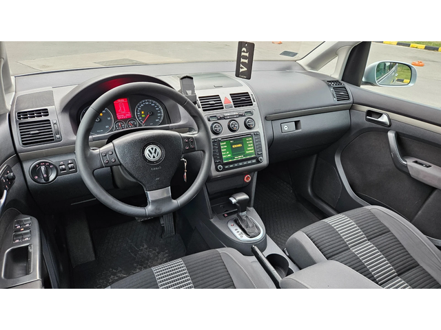VW Touran 1.9 TDI AVTOMAT/NAVIG/7mesta - автомобили, коли, обяви за нови и употребявани 10