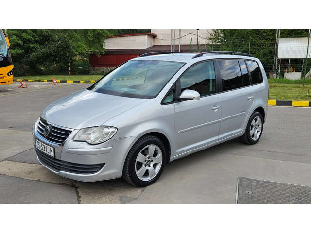 VW Touran 1.9 TDI AVTOMAT/NAVIG/7mesta - автомобили, коли, обяви за нови и употребявани 1