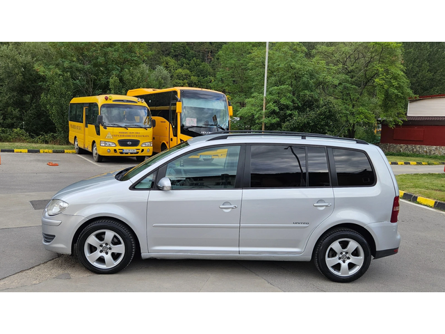 VW Touran 1.9 TDI AVTOMAT/NAVIG/7mesta - автомобили, коли, обяви за нови и употребявани 2