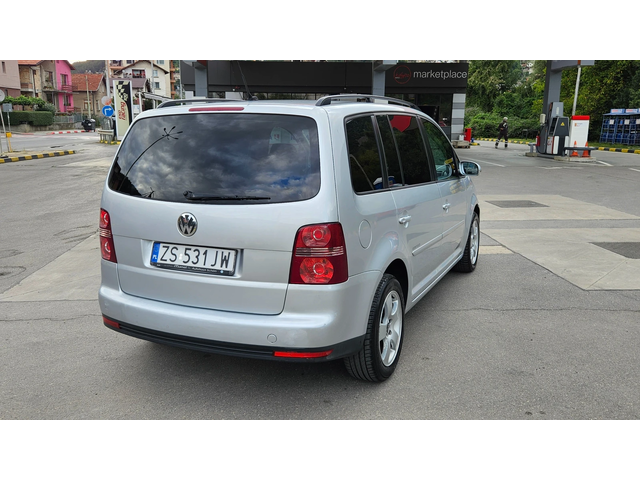 VW Touran 1.9 TDI AVTOMAT/NAVIG/7mesta - автомобили, коли, обяви за нови и употребявани 5