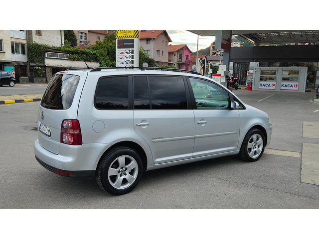 VW Touran 1.9 TDI AVTOMAT/NAVIG/7mesta - автомобили, коли, обяви за нови и употребявани 6