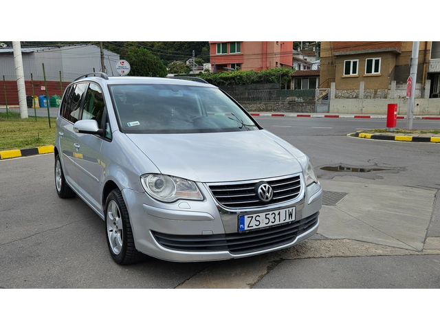 VW Touran 1.9 TDI AVTOMAT/NAVIG/7mesta - автомобили, коли, обяви за нови и употребявани 9