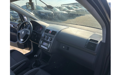 VW Touran 1.9TDI EURO 4 - автомобили, коли, обяви за нови и употребявани 10