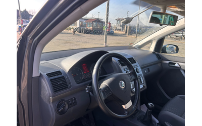 VW Touran 1.9TDI EURO 4 - автомобили, коли, обяви за нови и употребявани 9