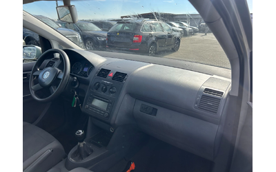 VW Touran 1.9TDI EURO 4 - автомобили, коли, обяви за нови и употребявани 9