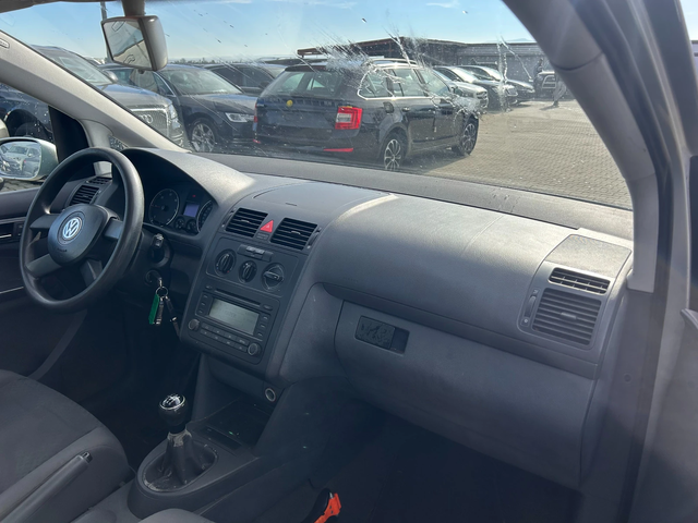 VW Touran 1.9TDI EURO 4 - автомобили, коли, обяви за нови и употребявани 9