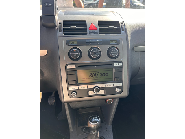 VW Touran 1.4i EURO 4 - автомобили, коли, обяви за нови и употребявани 11