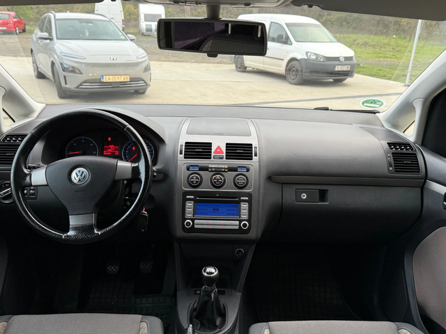 VW Touran Cross 6+ 1 - автомобили, коли, обяви за нови и употребявани 10