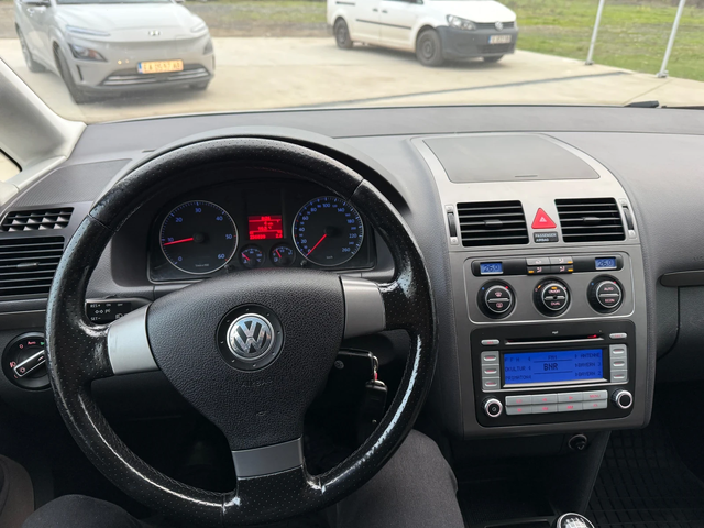 VW Touran Cross 6+ 1 - автомобили, коли, обяви за нови и употребявани 13