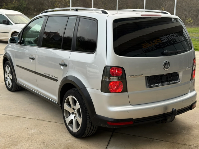 VW Touran Cross 6+ 1 - автомобили, коли, обяви за нови и употребявани 3