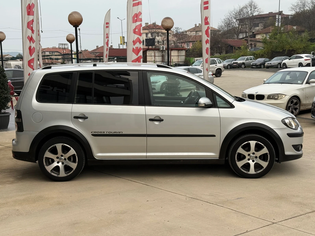 VW Touran Cross 6+ 1 - автомобили, коли, обяви за нови и употребявани 6