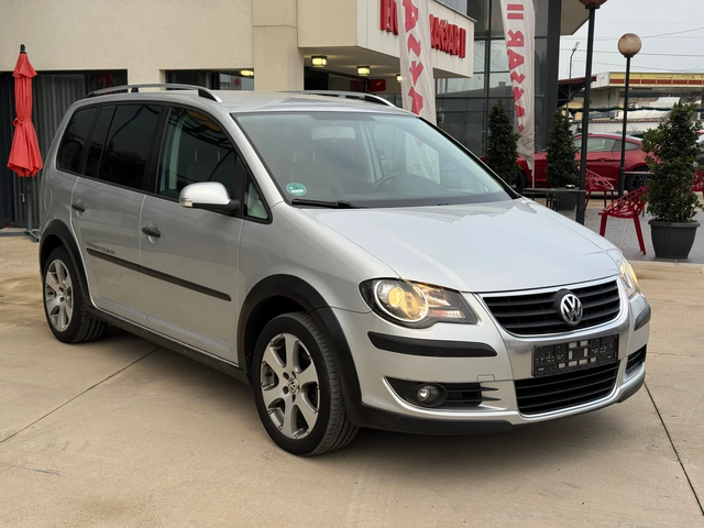 VW Touran Cross 6+ 1 - автомобили, коли, обяви за нови и употребявани 7