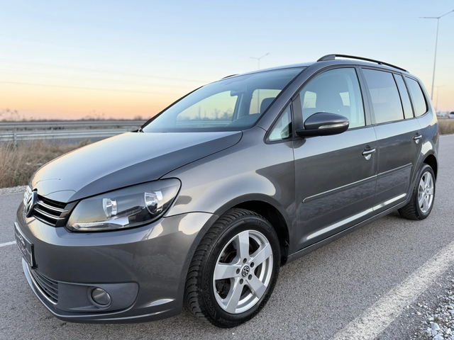 VW Touran 2.0 TDI / AVTOMAT / NAVI / PANORAMA / PARKTRONIC - автомобили, коли, обяви за нови и употребявани 2