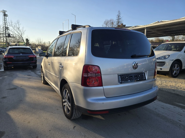 VW Touran 2.0TDI 140к.с 6 скорости Топ състояние - автомобили, коли, обяви за нови и употребявани 2