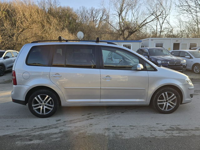 VW Touran 2.0TDI 140к.с 6 скорости Топ състояние - автомобили, коли, обяви за нови и употребявани 7