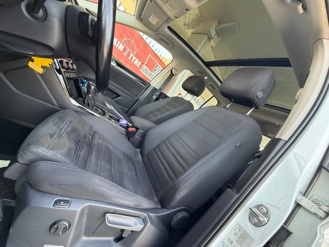 VW Touran 2.0TDI* 7места* Панорама* Масаж* - автомобили, коли, обяви за нови и употребявани 12