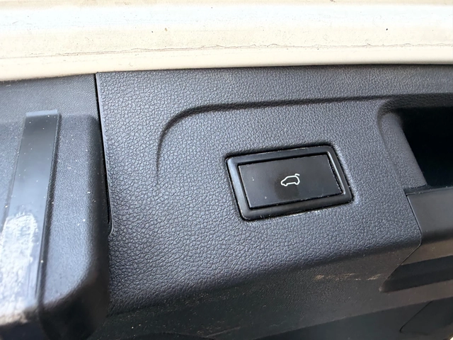 VW Touran 2.0TDI* 7места* Панорама* Масаж* - автомобили, коли, обяви за нови и употребявани 9