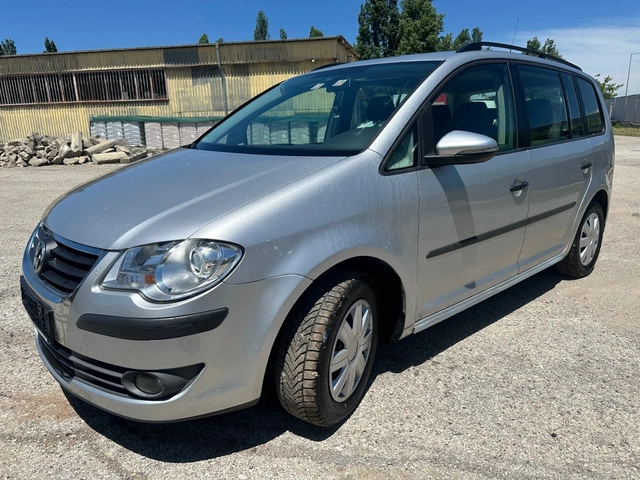 VW Touran 1.9TDI - автомобили, коли, обяви за нови и употребявани 3