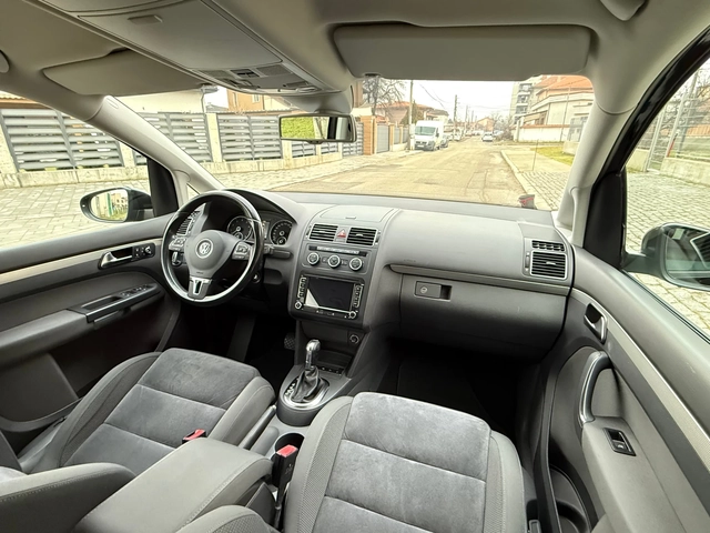 VW Touran AVTOMAT-6+ 1-ШВЕЙЦАРИЯ-NAVI-TOP - автомобили, коли, обяви за нови и употребявани 11