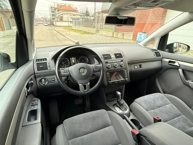 VW Touran AVTOMAT-6+ 1-ШВЕЙЦАРИЯ-NAVI-TOP - автомобили, коли, обяви за нови и употребявани 8
