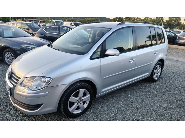 VW Touran 2.0TDI - автомобили, коли, обяви за нови и употребявани 0