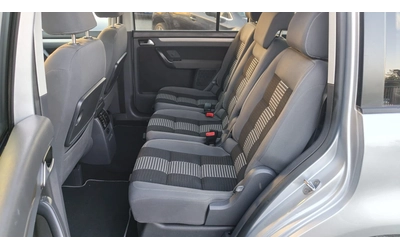 VW Touran 2.0TDI - автомобили, коли, обяви за нови и употребявани 11