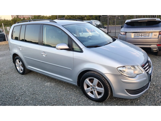 VW Touran 2.0TDI - автомобили, коли, обяви за нови и употребявани 1