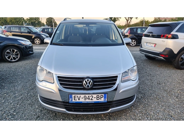 VW Touran 2.0TDI - автомобили, коли, обяви за нови и употребявани 2