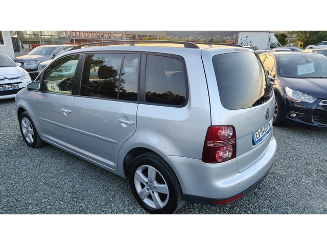 VW Touran 2.0TDI - автомобили, коли, обяви за нови и употребявани 3