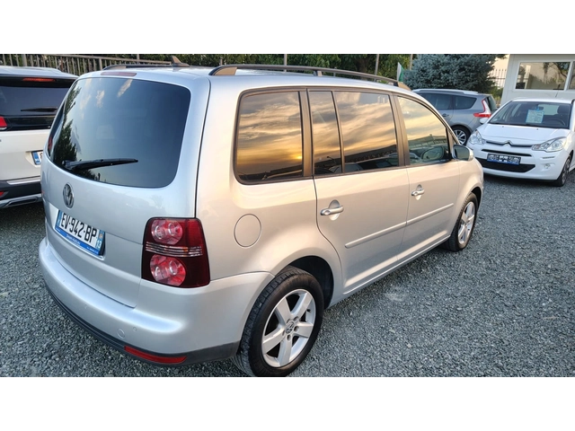 VW Touran 2.0TDI - автомобили, коли, обяви за нови и употребявани 4