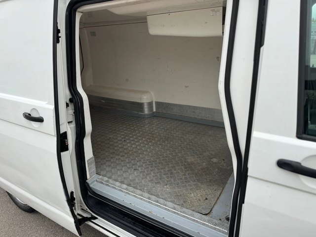 VW Transporter 2.0TDI-AUTOMATIC-ХЛАДИЛЕН-29 - автомобили, коли, обяви за нови и употребявани 6