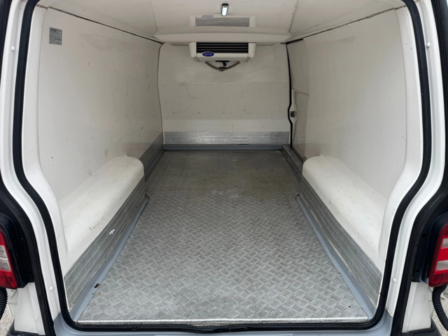 VW Transporter 2.0TDI-AUTOMATIC-ХЛАДИЛЕН-29 - автомобили, коли, обяви за нови и употребявани 7