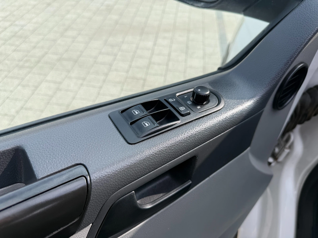 VW Transporter 2.0TDI 140к.с. Товаропътнически 5-местен Клима - автомобили, коли, обяви за нови и употребявани 12