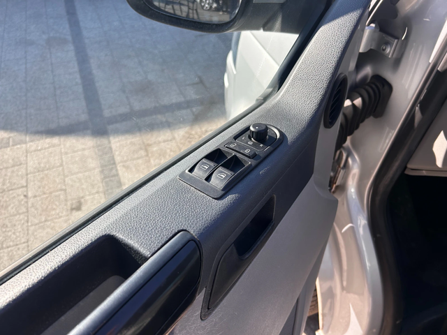 VW Transporter 2.0TDI Товаропътнически 5-местен - автомобили, коли, обяви за нови и употребявани 13