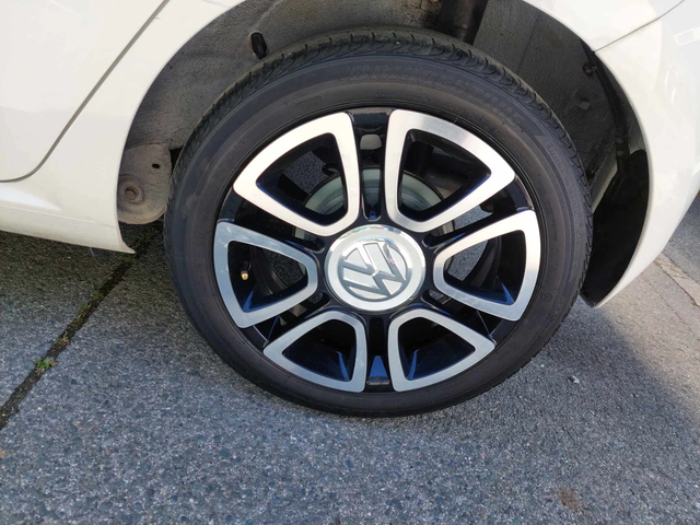 VW Up 1, 0i AUTOMATIC - автомобили, коли, обяви за нови и употребявани 10